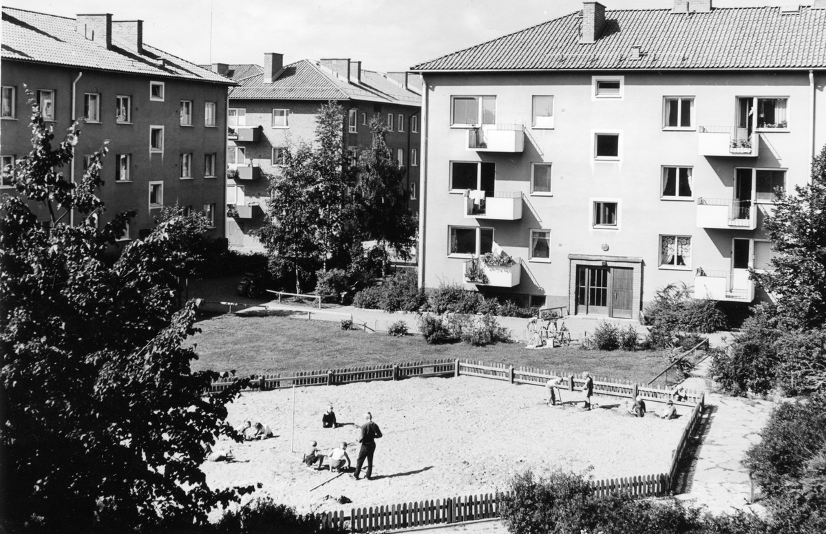 Någonstans i Värmland - från slutet av 1950-talet. Norrstrand, Rudsgärdet, Ulvbygatan 22.