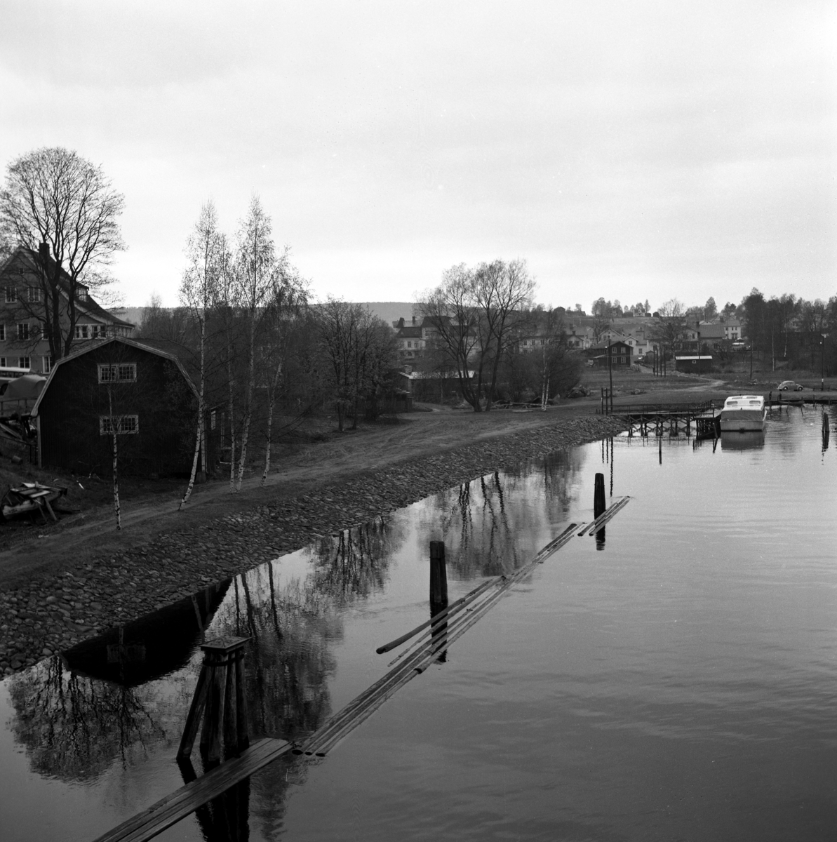 Någonstans i Värmland - från slutet av 1950-talet. Kommentar från användare: "Sunne med hotell Nilsson längst till vänster i bild."