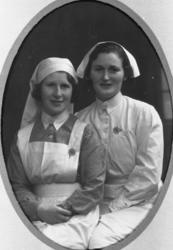 Portrett av to sykepleiere.