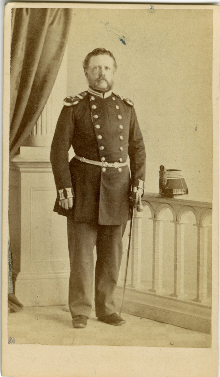 Porträtt av Ludvig Magnus Alexander Piper, kapten vid Upplands regemente I 8.