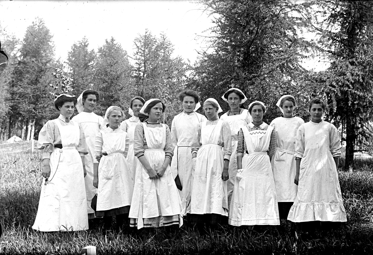 Skolklass från skolköket, 1911.