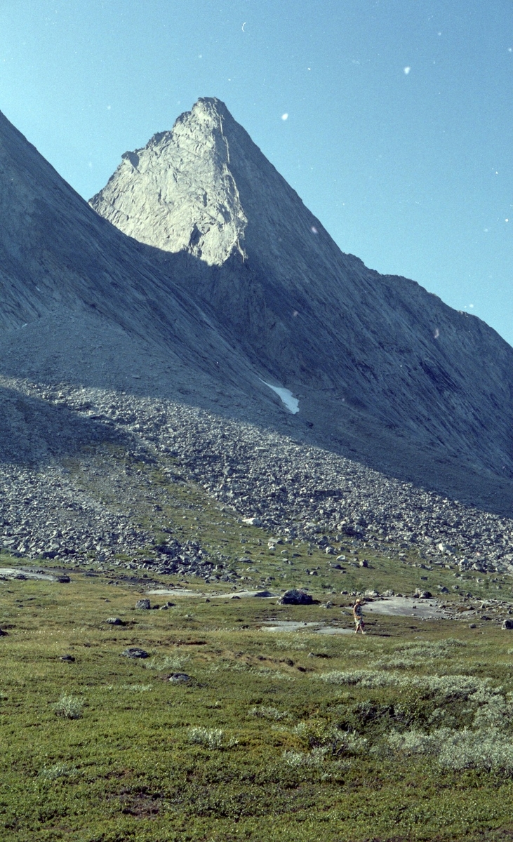 Tverdalsfjell i Skamdalen, Beisfjord.