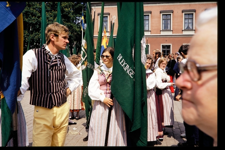 Centerpartiets riksstämma, Växjö 1972. Blekinge distrikt uppställda på Stortorget inför parad.
