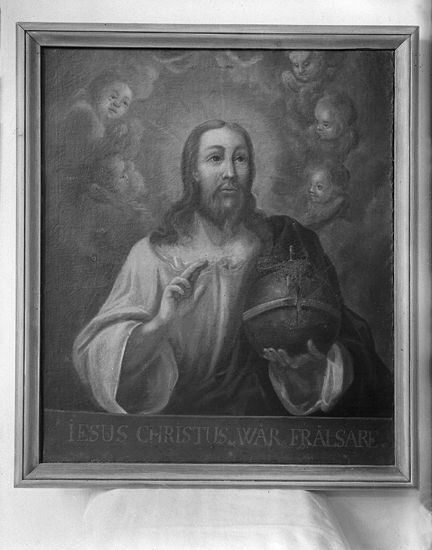Porträtt av Jesus Kristus, från Växjö domkyrka.
En man med världsklotet i handen, omgiven av en skara keruber.
Efter konservering.