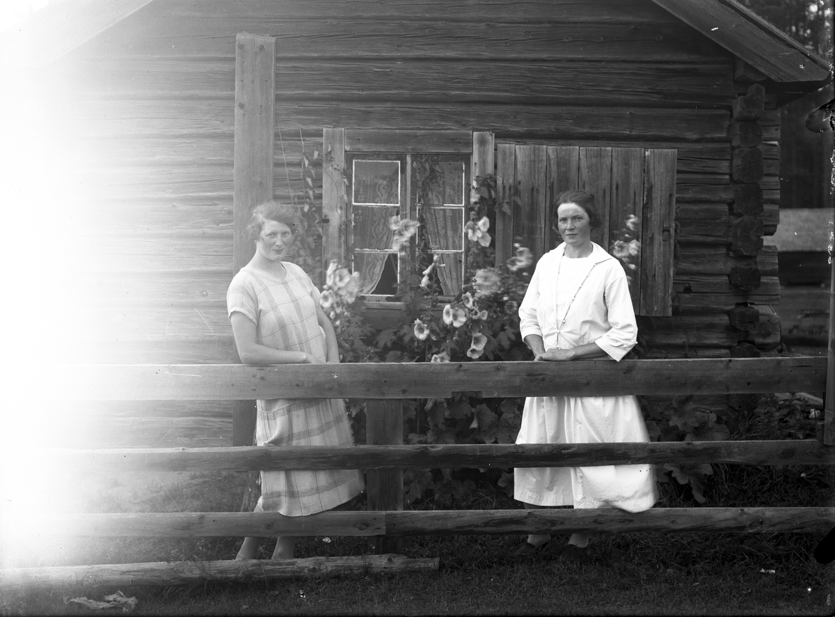 Fäbodstuga, Högbacken, Edith Andersson och Agnes Ullson.