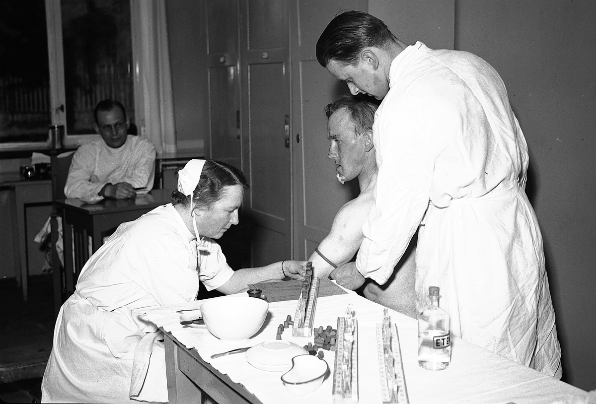 Läkarundersökning på Kungsbäck. Reportage för Arbetarbladet. Maj 1943
