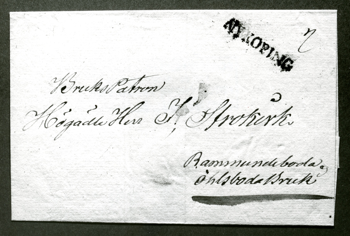 Brev till Ölsboda Bruk avstämplat "Nyköping" med rakstämpel 1819-1830. (Typ IV:65). Karteringsnr "2". Förfilatelistiskt brev i Postmusei samlingar. Foton 27/11 1968.