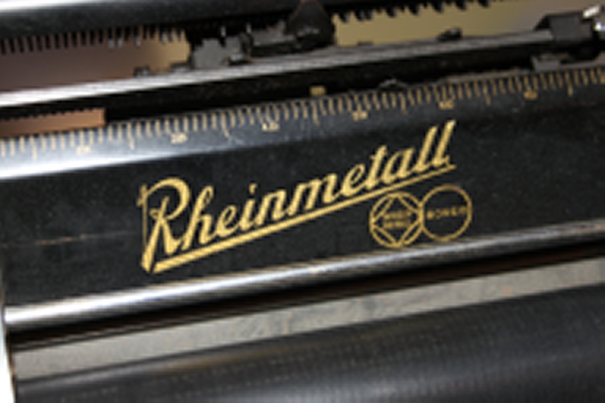 Skrivemaskin av merket Rheinmetall.