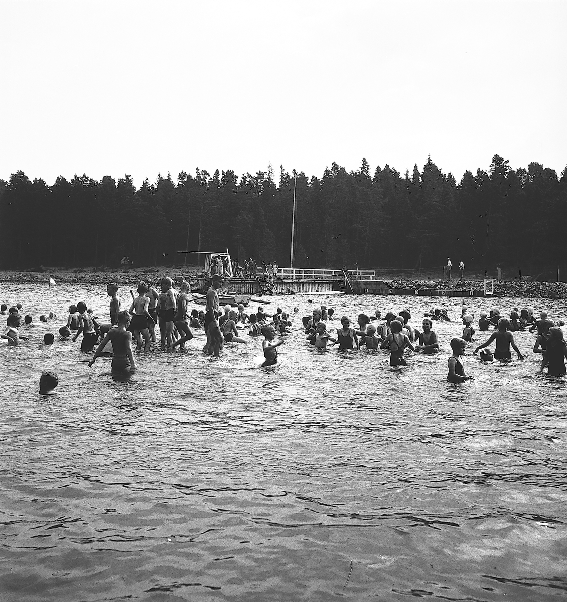 Den 23 juli 1938. Barnutflykt till Furuvik. Reportage för Gefle-Posten

