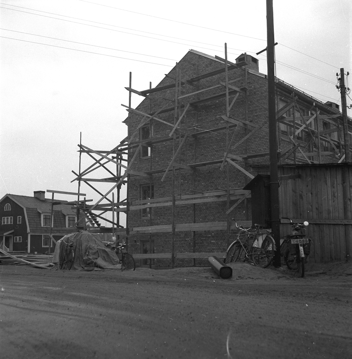 Brynäsgård, grunden för låg. År 1949. Stadsdel Brynäs.