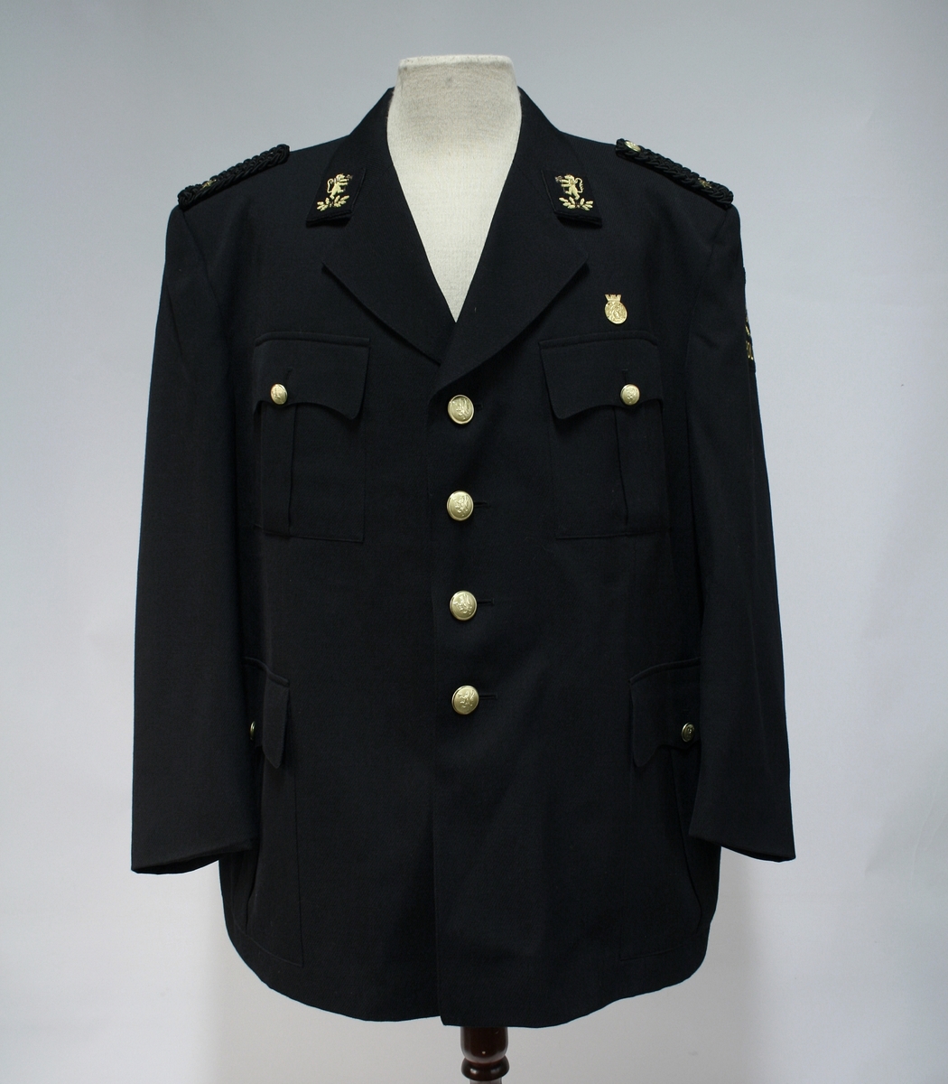 Politiuniform M/1963 - Justismuseet / DigitaltMuseum