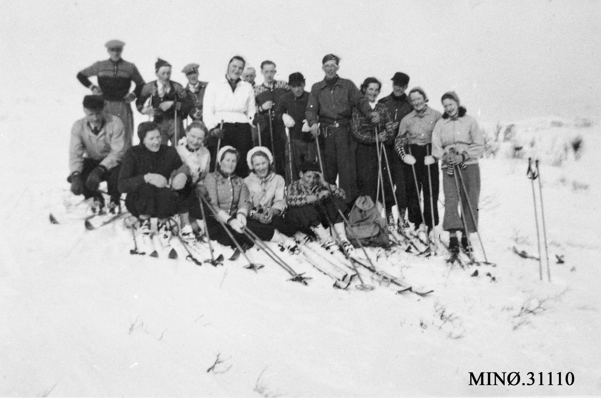 Skiutflukt til Åslia like før krigen - Anno Musea i Nord-Østerdalen ...