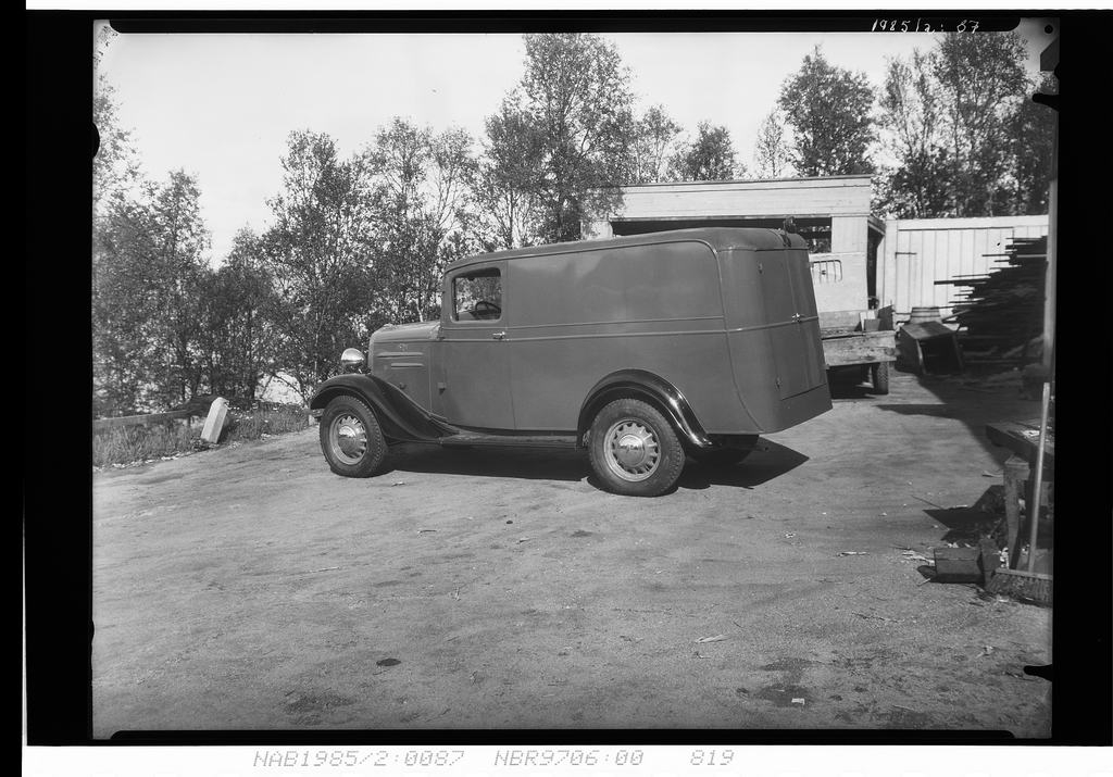 Varebil.  Chevrolet årsmodell 1936 med norskbygd karosseri.