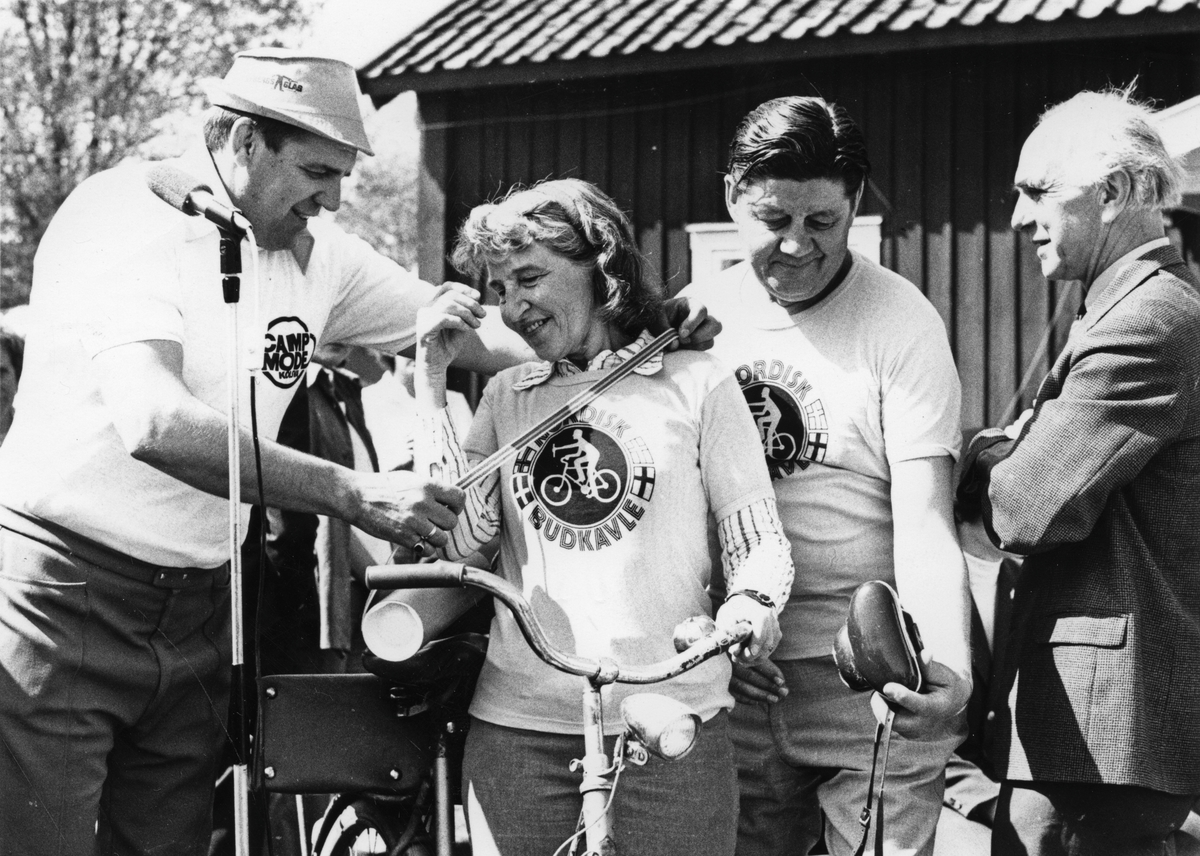 Nordiska cykelbudkavlen 21 maj, 1974. Lisbeth Wahlkvist, Klipp-Olle” Johansson, Göte Persson, Fellingsbro.