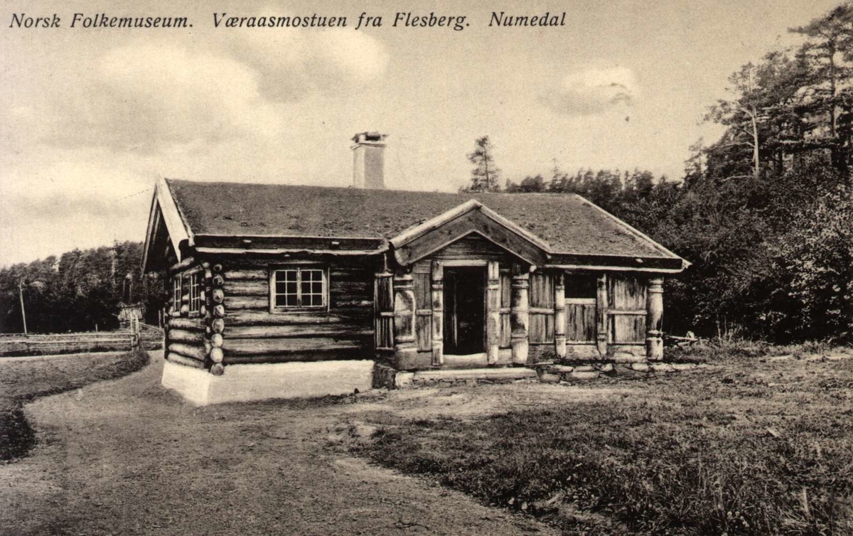 Postkort. Væråsmostuen fra Flesberg i Numedal. Numedalstunet,NF.
