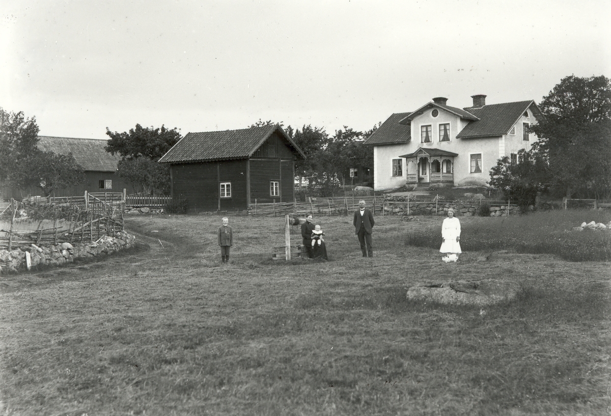 Familjen Karlssons gård Björkhult.