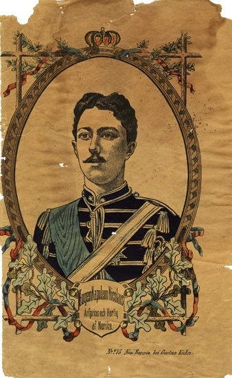 Porträtt av prins Eugen, klädd i uniform, i oval kronprydd ram.
Prins Eugen (1865-1947)