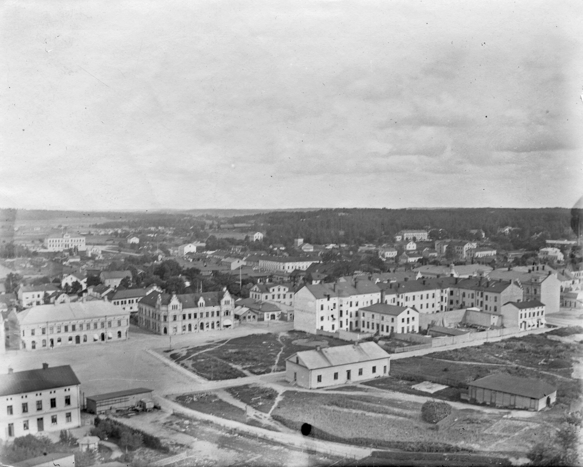 Utsikt från kyrktornet. Stora Torget med Jönssonska huset, Arpis hus och kvarteret Edda.