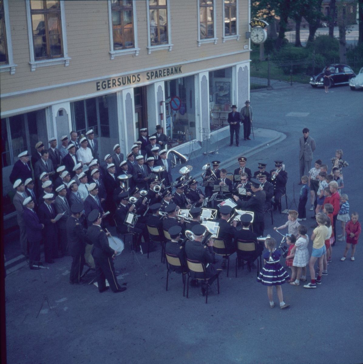 Konsert med kor og korps på Torget i Egersund