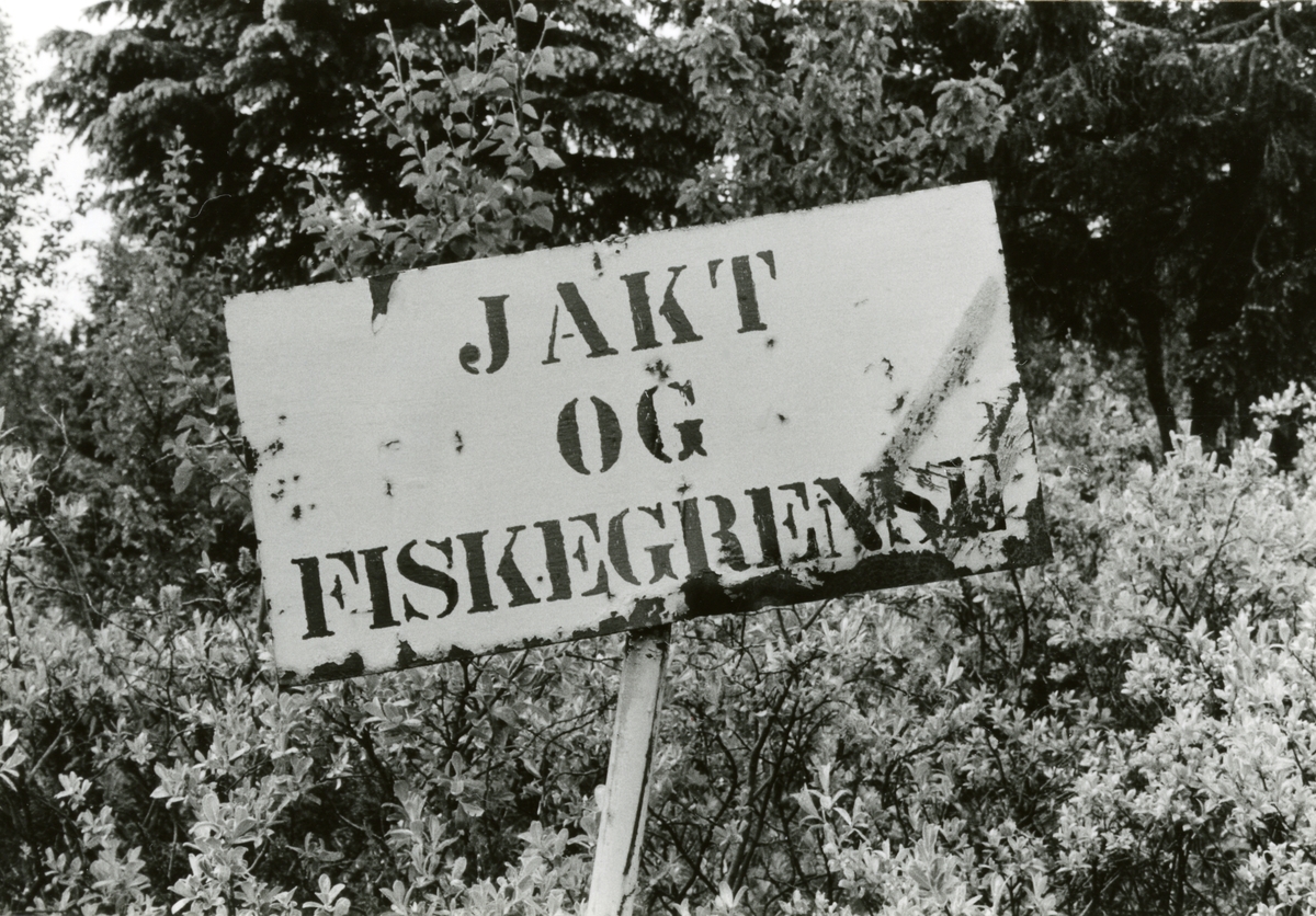 Skilt om grense for jakt og fiske i Bagn og Reinli sameige.