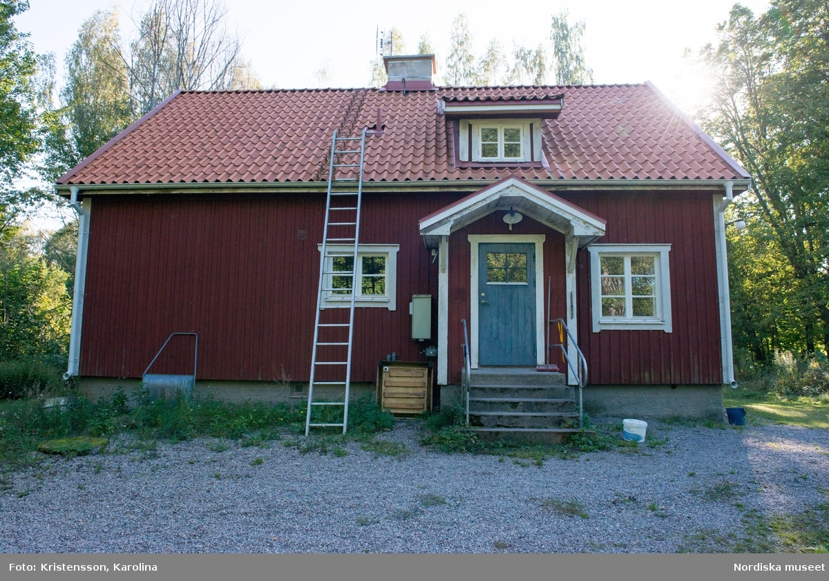 Julita med omnejd fotograferat på uppdrag av Gustav Olsson. Landskapsdetaljer och renovering av fattigstugan Nybble bland annat.