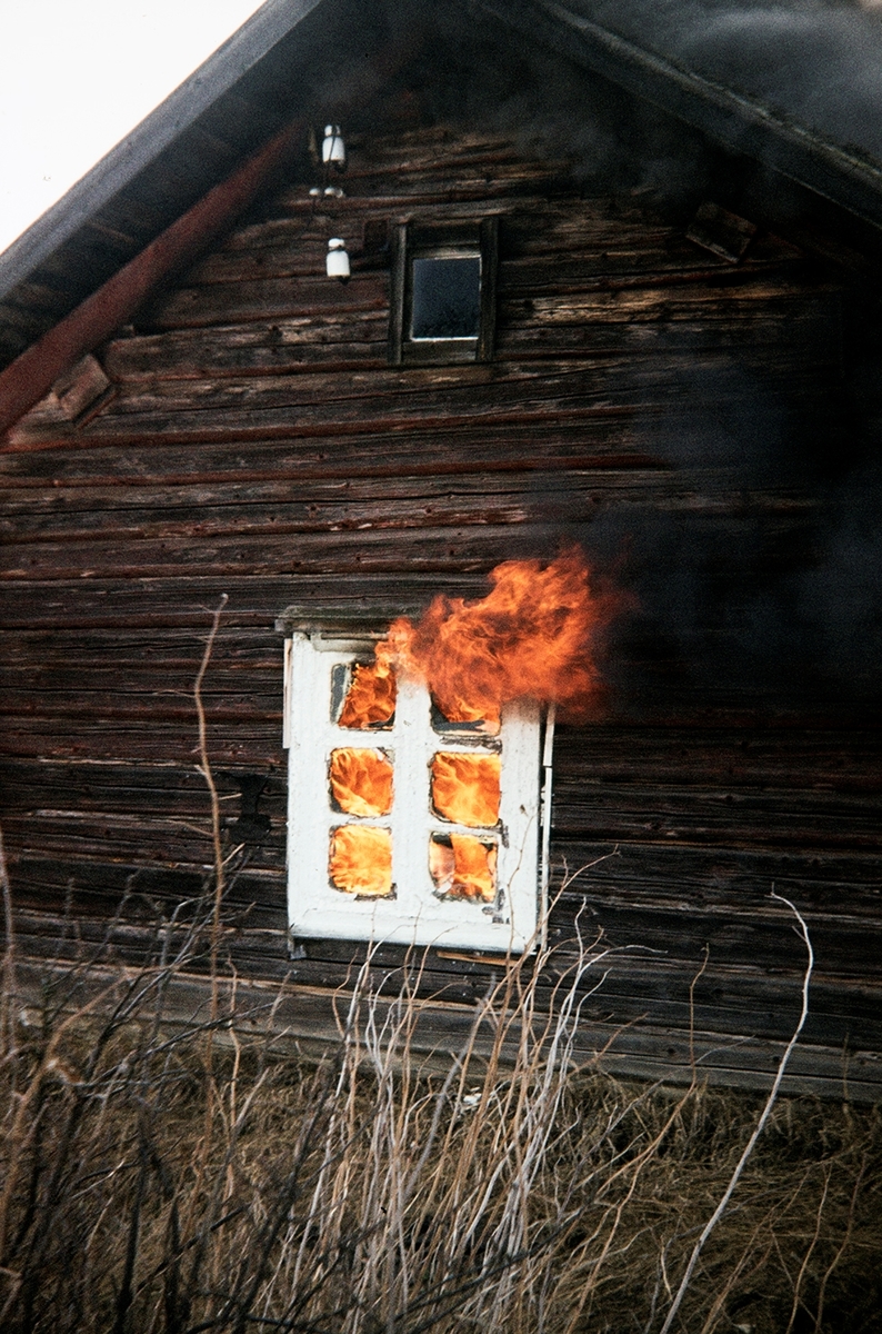 Ringsaker, Veldre, Holstuen, Gnr. 201, husmannsplass, forfall, brannøvelse 1977