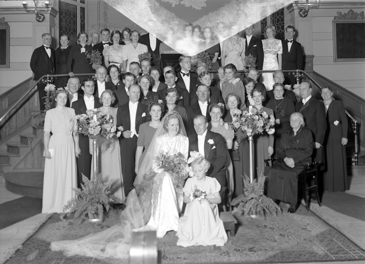 Bröllop, Immanuelskyrkan, Gävle. Foto i oktober 1943.
