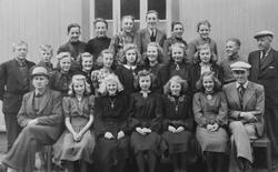 Elever og lærere ved Røros Folkeskole , avgangsklasse A, 194