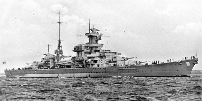 Krigsskipet Blucher på havet.