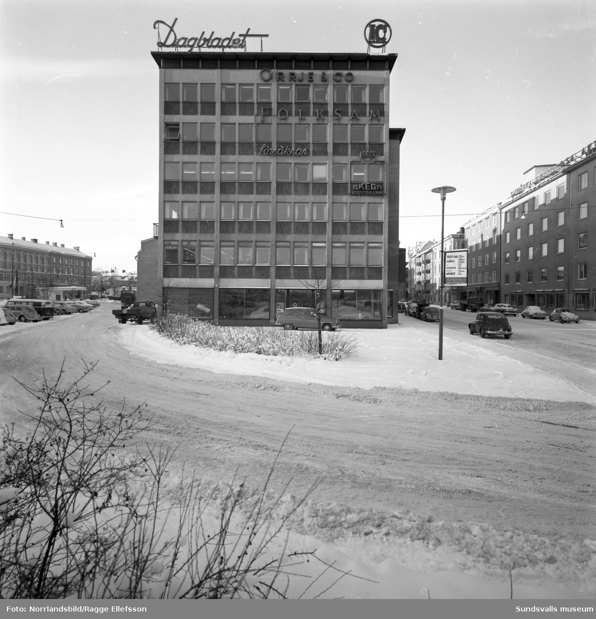 Exteriörbilder av Dagbladets hus vid Köpmangatan 1.