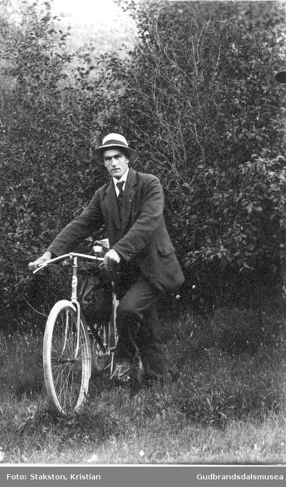 Trygve Marstein (f. 1891) med sykkel