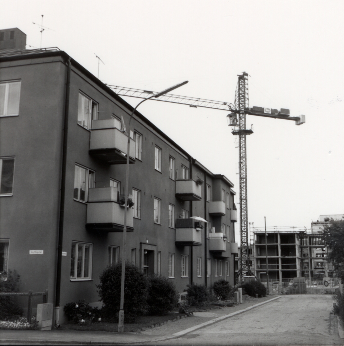Äldre bebyggelse i Stolplyckan samt nybyggnationen av kollektivhuset i kvarteret Ellipsen. Sett från Skyttegatan.