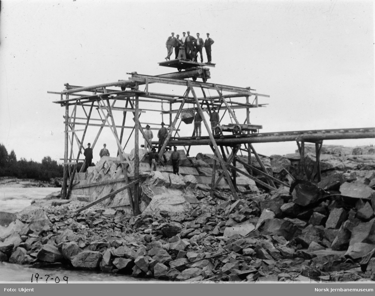 Bygging av bru over Haugsfoss - fundamenteringsarbeider