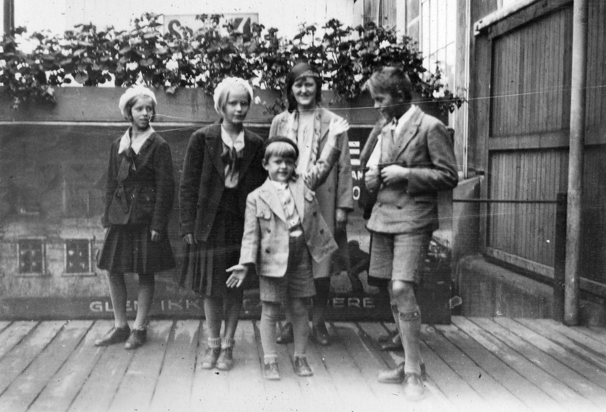 Sommeren 1931. Bildetekst: "Avreisen fra Oslo sommeren, antatt 1931"