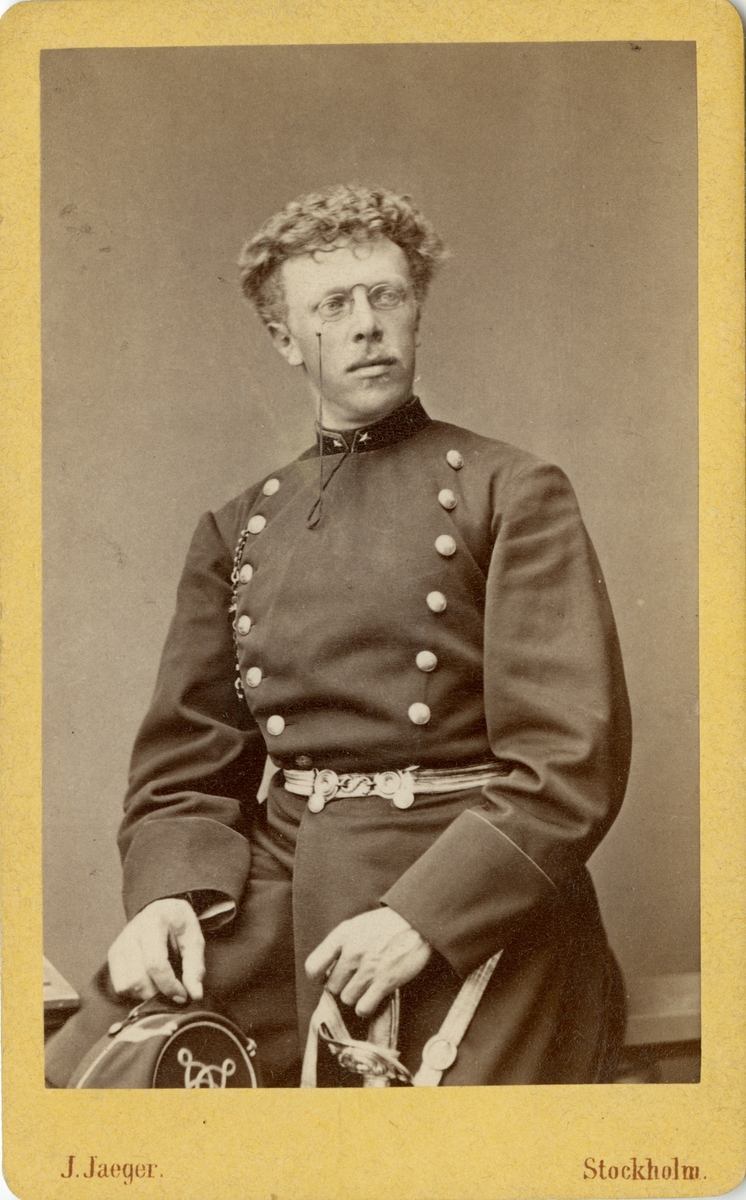 Porträtt av regementsläkare Christian Anton Wilhelm Kull.

Se även bild AMA.0002113.