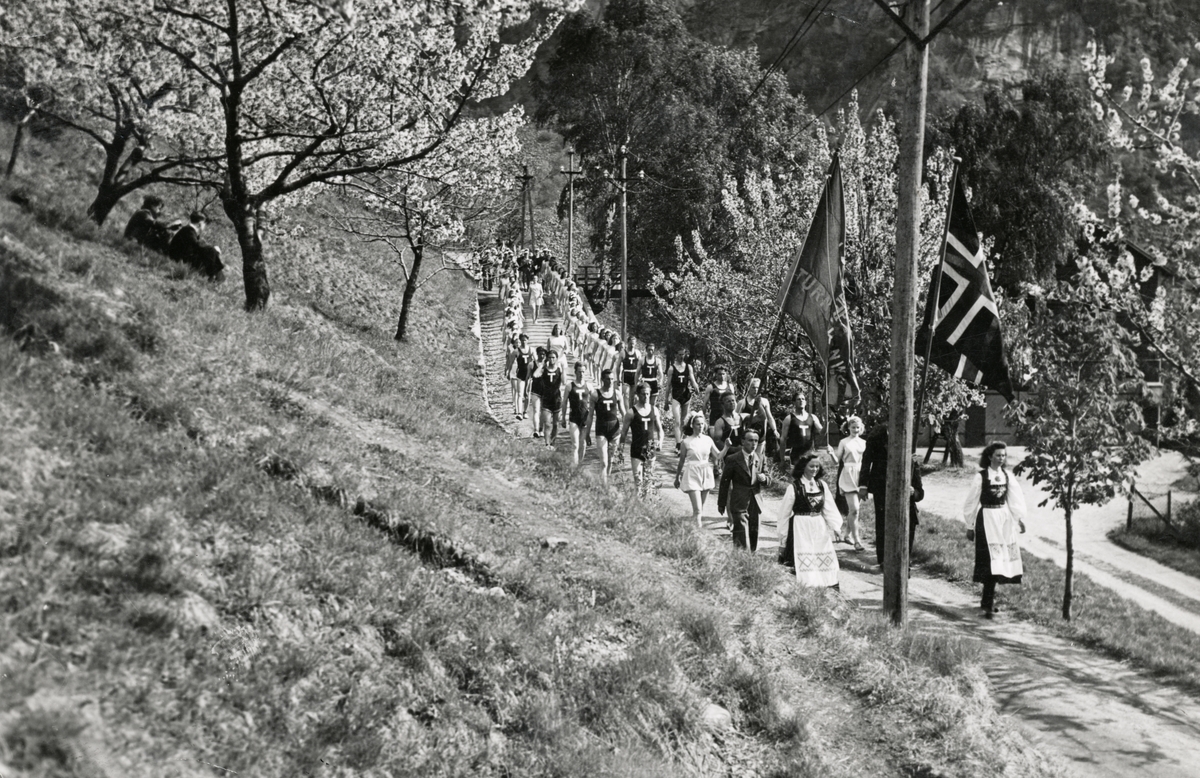 17. mai-tog i Tyssedal 1947