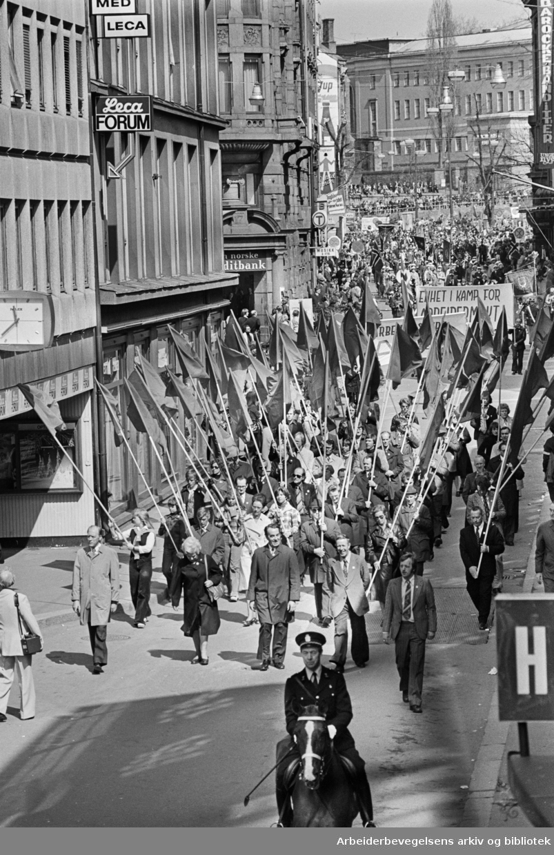 1. mai 1977 i Oslo.Demonstrasjonstog.Odvar Nordli, Ivar Ødegaard