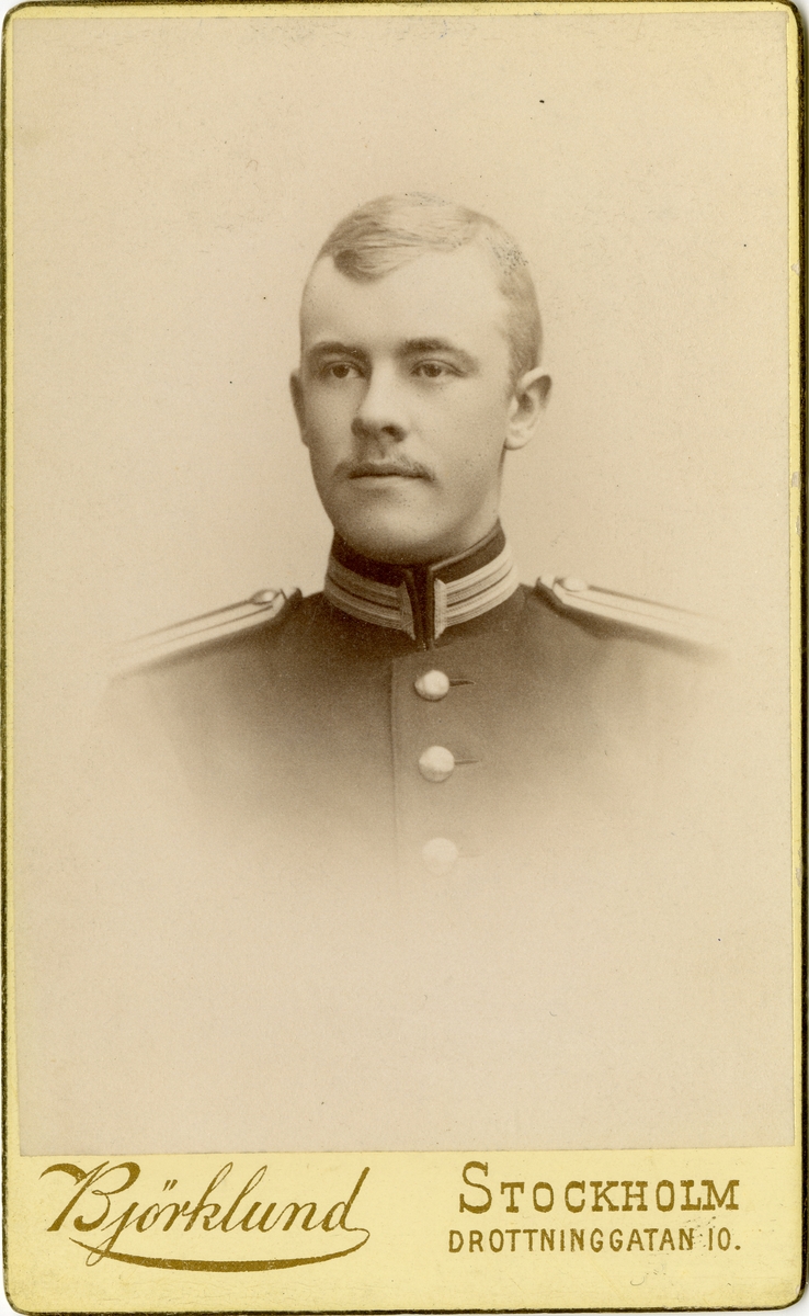 Porträtt av Per Alfred August Dandenell, officer vid Kalmar regemente.
