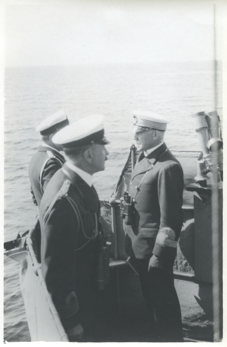 På flaggens brygga 1929
Kommendör Lindström
Amiral Åkermark