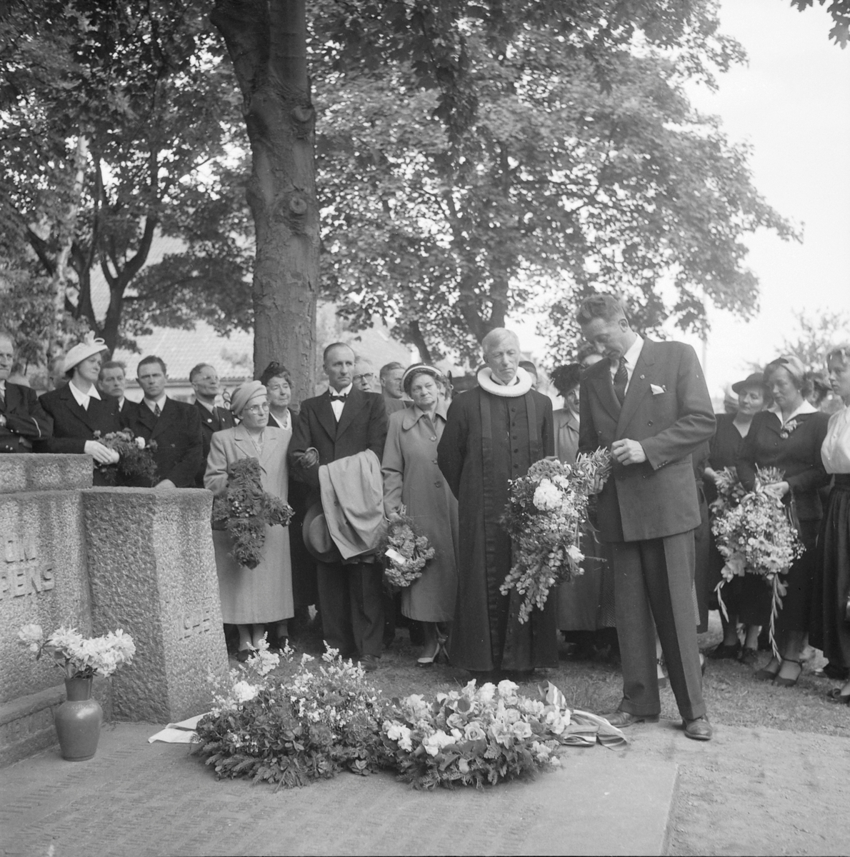 Kolbjørn Ryggs urne settes ned på Domkirkegården