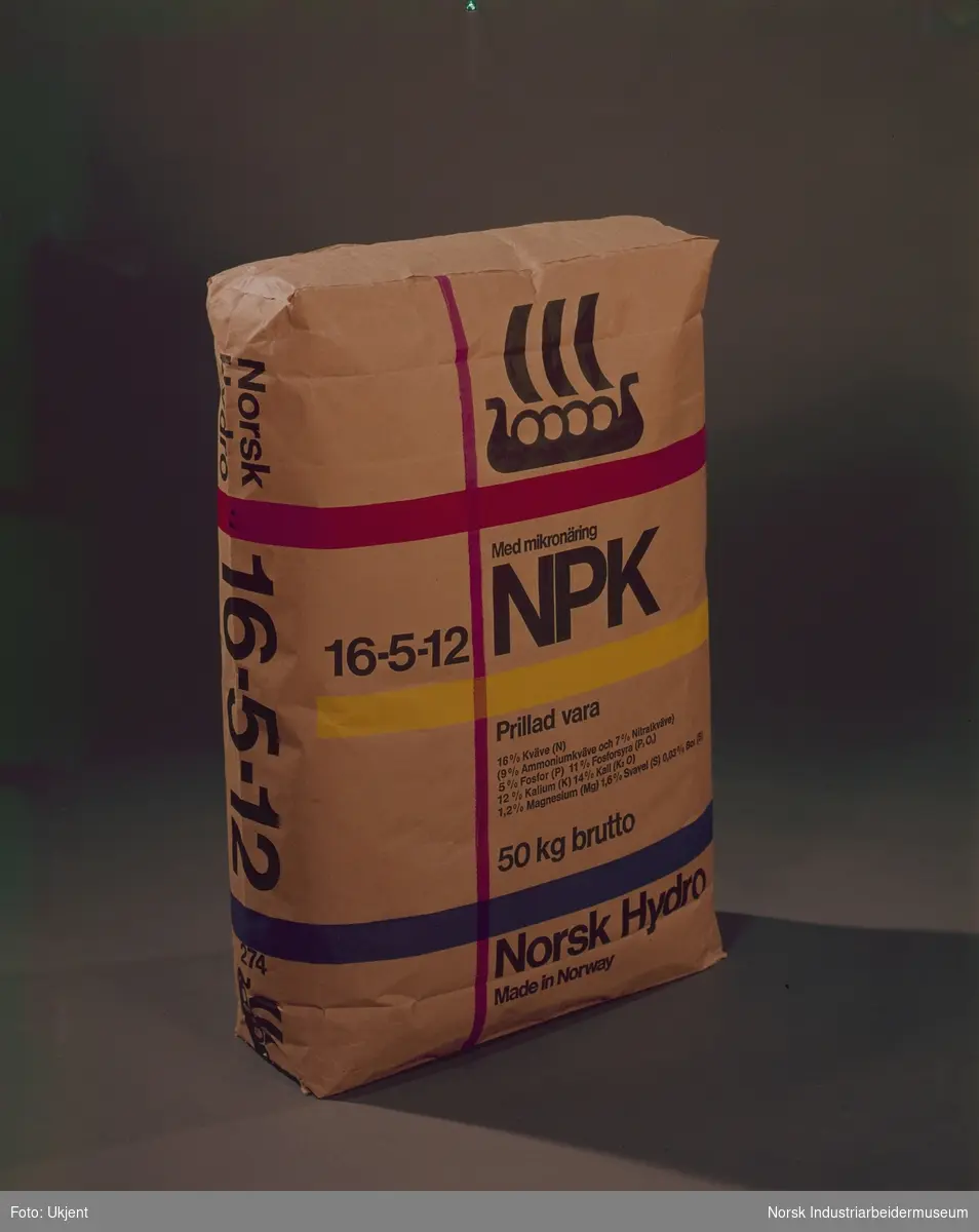 NPK-sekk med sort vikingskip logo.