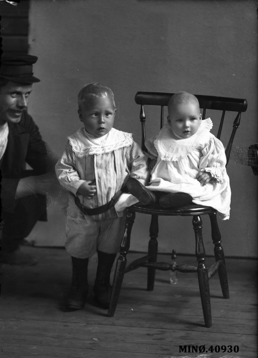 Portrett av to små barn - Danielsens barn