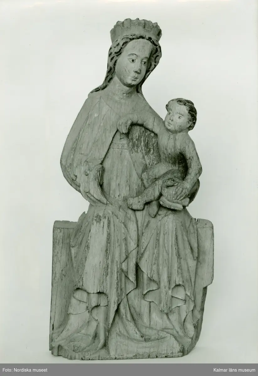 En madonnaskulptur från Högby kyrka.