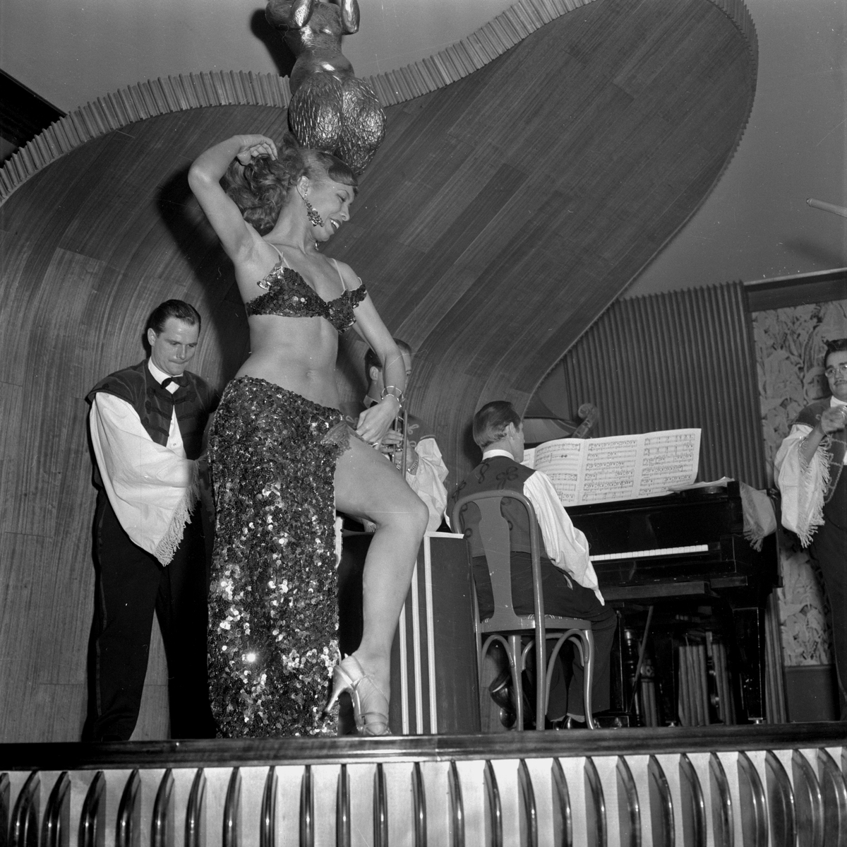 La Bommie dansösen på Frimis.
April 1956.