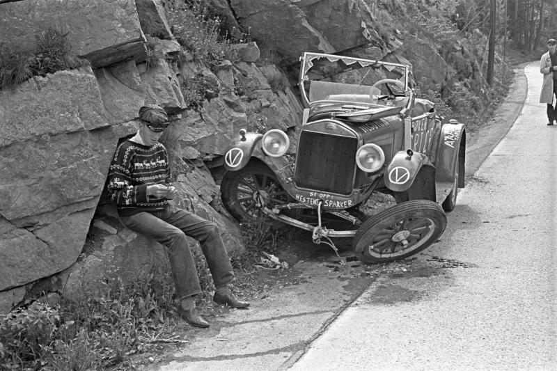 Ford modell T 1926-27. Russebil som har havnet i en grøft etter kollisjon i mai 1963. (Foto/Photo)