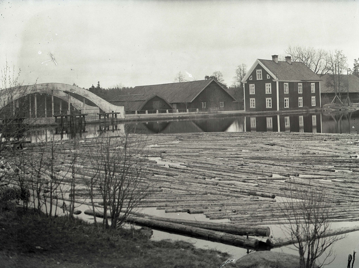 Damm och industri i Storebro 1930.