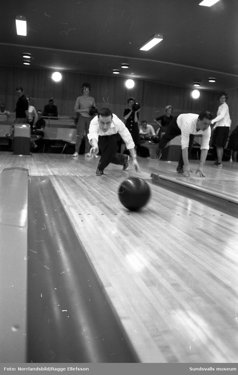 Pressbyråns personal i bowlinghallen.