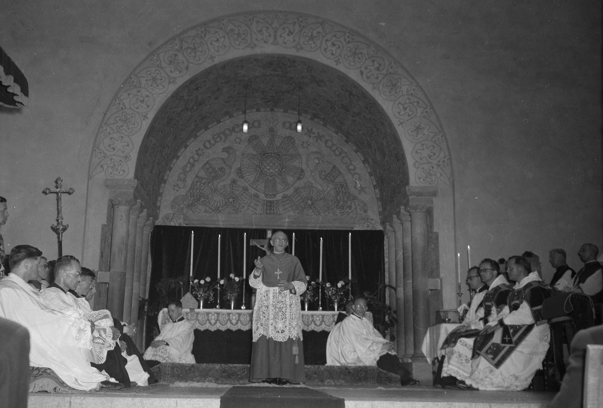 Kirkejubileet 1953. Katolsk gudstjeneste i Norges Tekniske Høyskoles aula