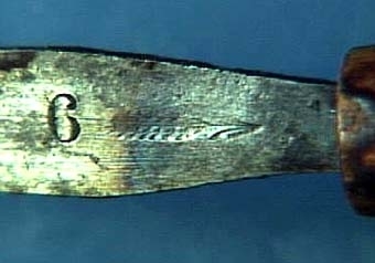 JUVELERARE
Enligt liggaren har en del av juvelerare Sven Dahlström skänkta föremål inv.nr. 14339-14482 tillhört guldsmed C.J. Lyberg, Skara.
Inv.nr. 14474-14482 ej guldsmedsverktyg.