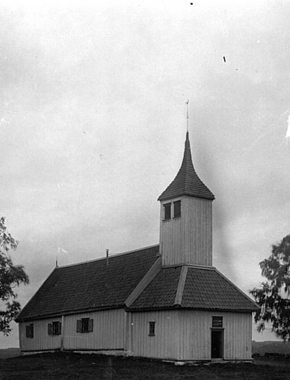 Bråttensby socken.
Kyrkan från nordväst.